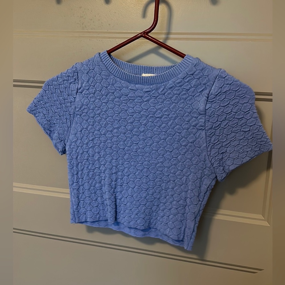 Debit textured crop top